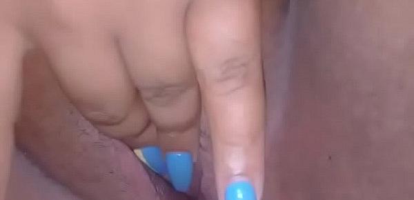  Venezolana masturbandose y asiendo orgasmo